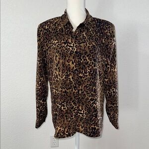 SUSAN GRAVER Leopard Print Button-Up Shirt